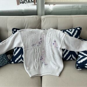 Vintage Women's White Cotton Sweater with Floral Accents